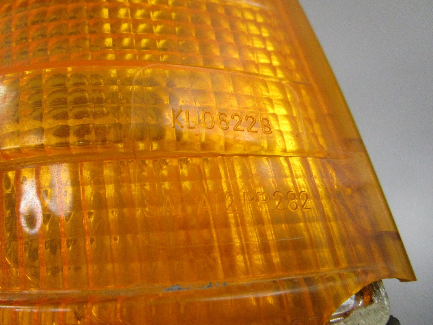 NEW OEM 2018260343 Mercedes-Benz Right Turn Signal Lens 0810