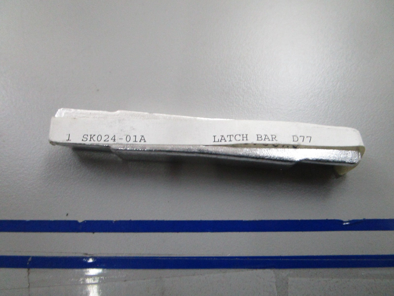 *NEW OEM* 0810 Mercury Quicksilver Latch Bar MSK02401