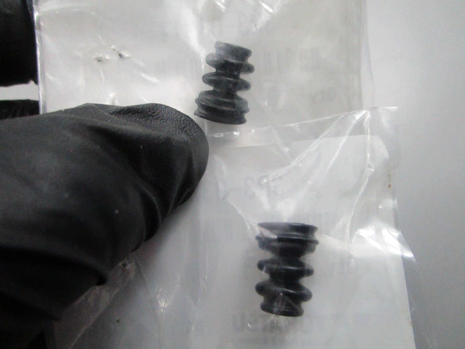 NEW OEM (LOT OF 2) 3R3-03311-1 3R3033111 Tohatsu Rubber Boot 0810