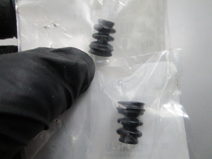 NEW OEM (LOT OF 2) 3R3-03311-1 3R3033111 Tohatsu Rubber Boot 0810