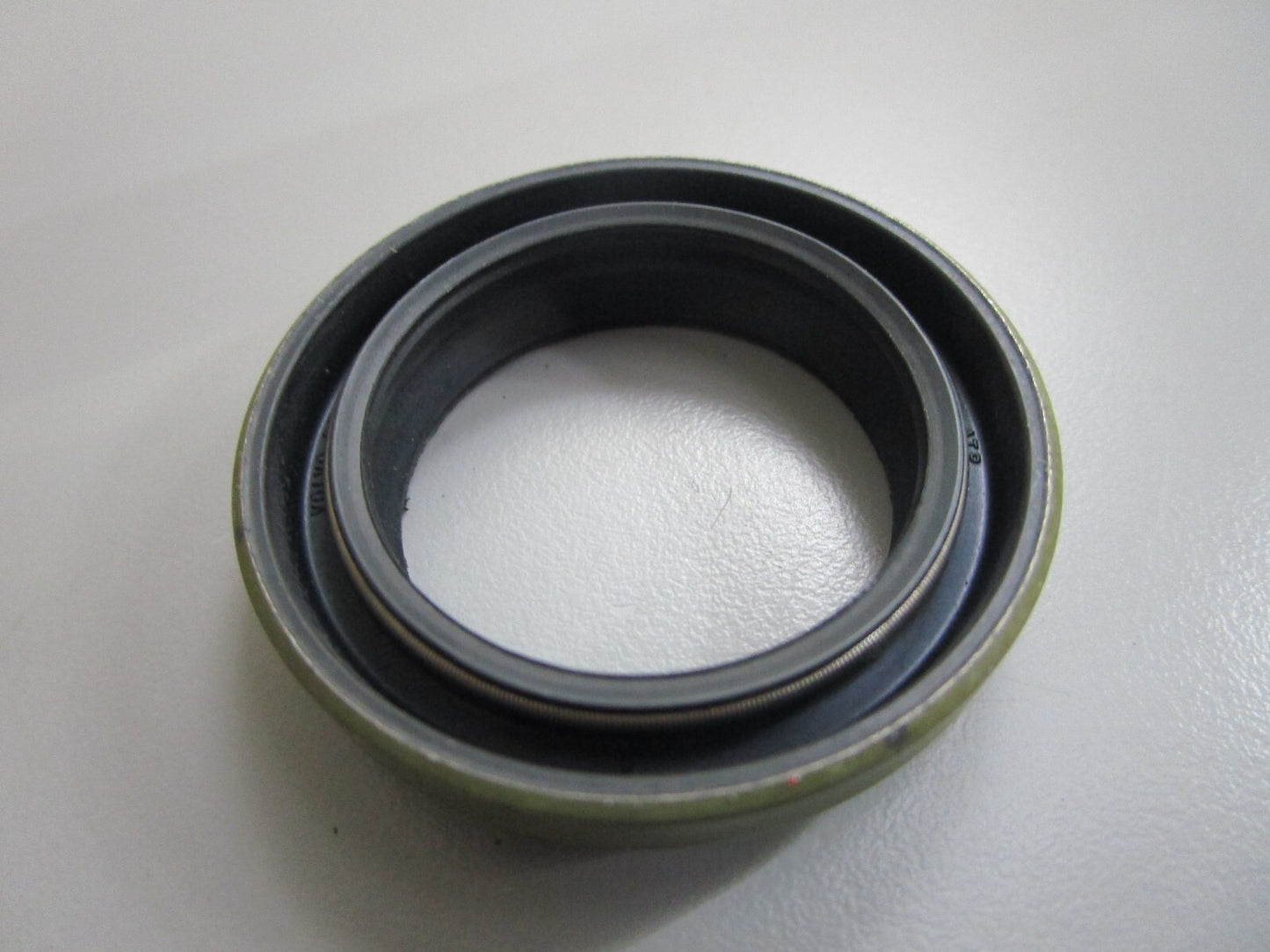 *NEW OEM* 0820 Volvo Penta Oil Seal 3863090