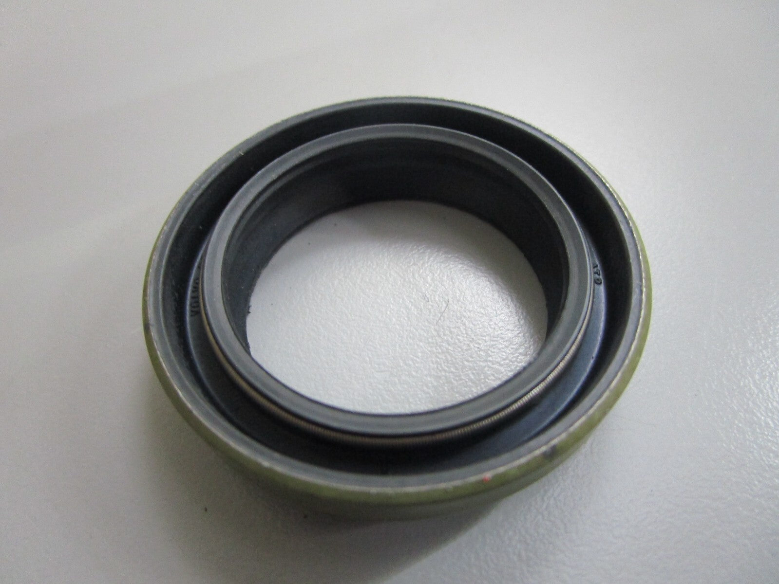 *NEW OEM* 0820 Volvo Penta Oil Seal 3863090