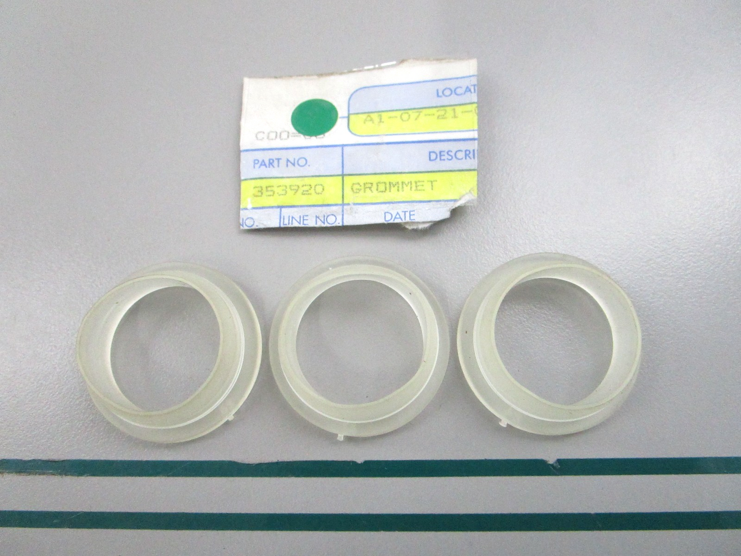 NEW OEM (LOT OF 3) 353920 0353920 OMC Johnson Evinrude Grommet 0810