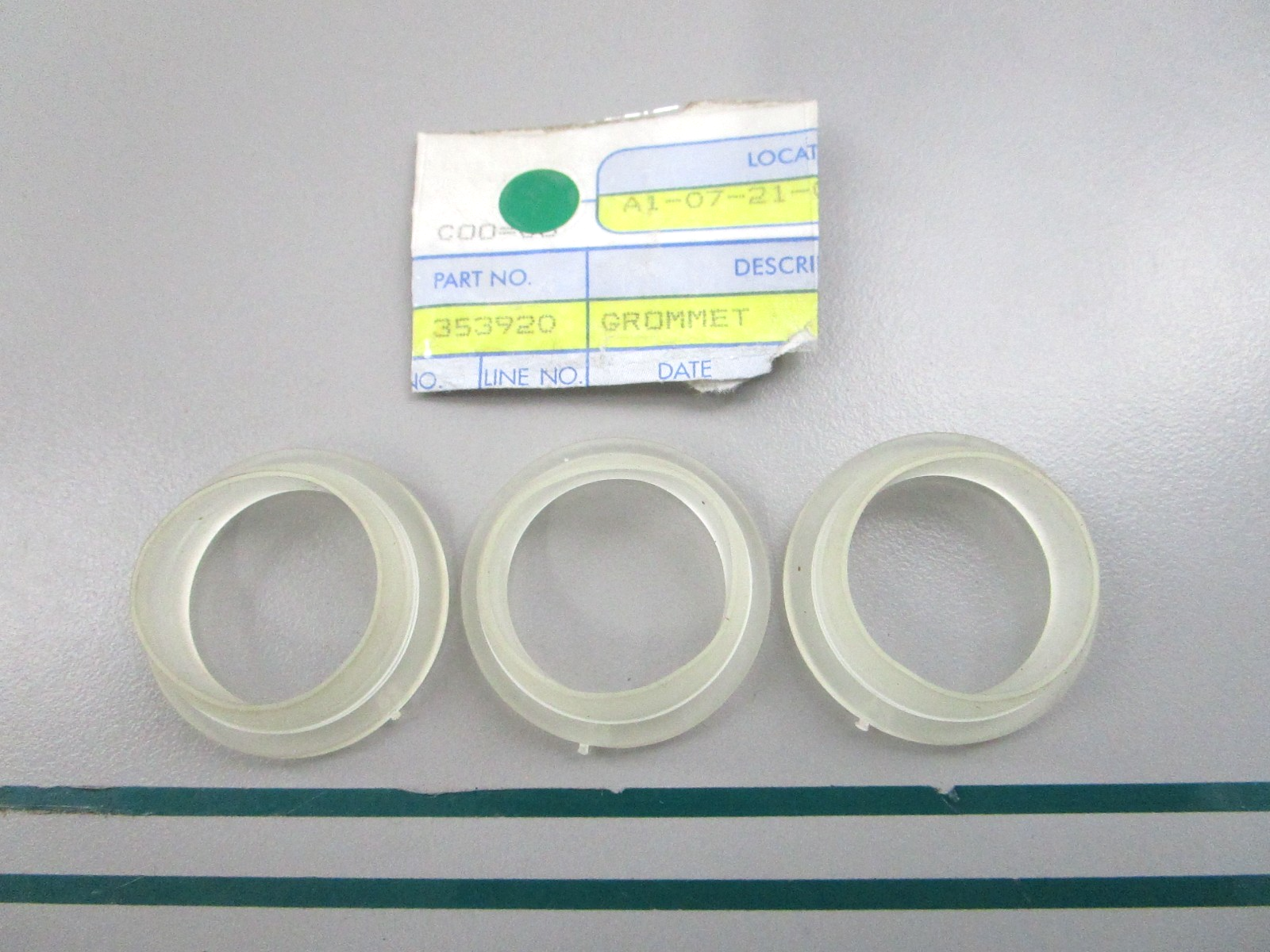 NEW OEM (LOT OF 3) 353920 0353920 OMC Johnson Evinrude Grommet 0810