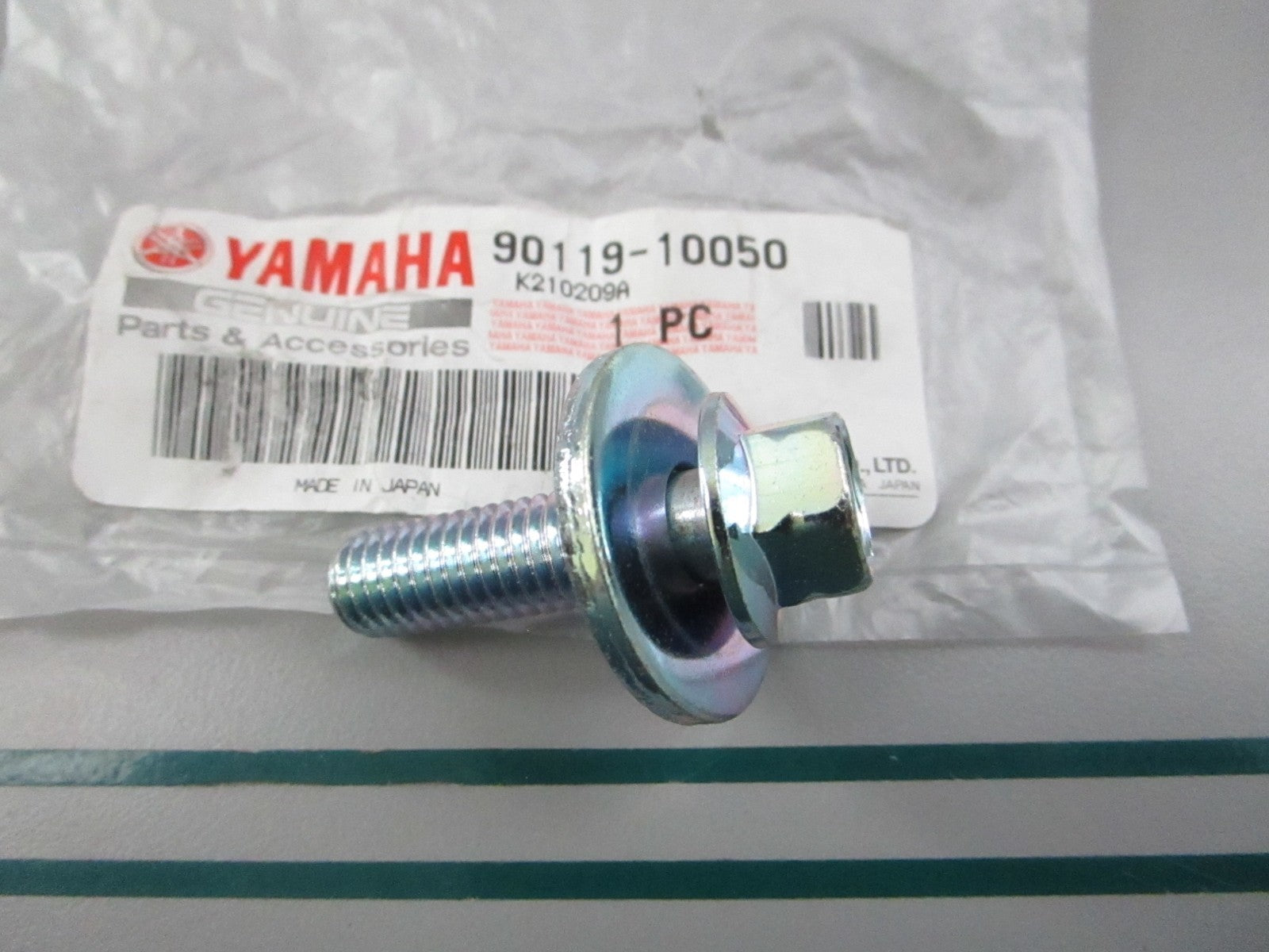 NEW OEM 90119-10050-00 Yamaha Bolt w/ Washer 0810
