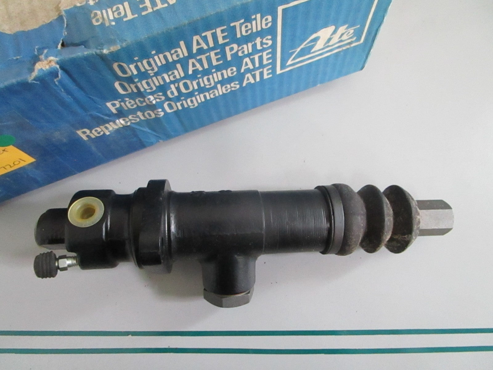 NEW OEM 0004307201 Mercedes-Benz ATE Brake Master Cylinder 0820