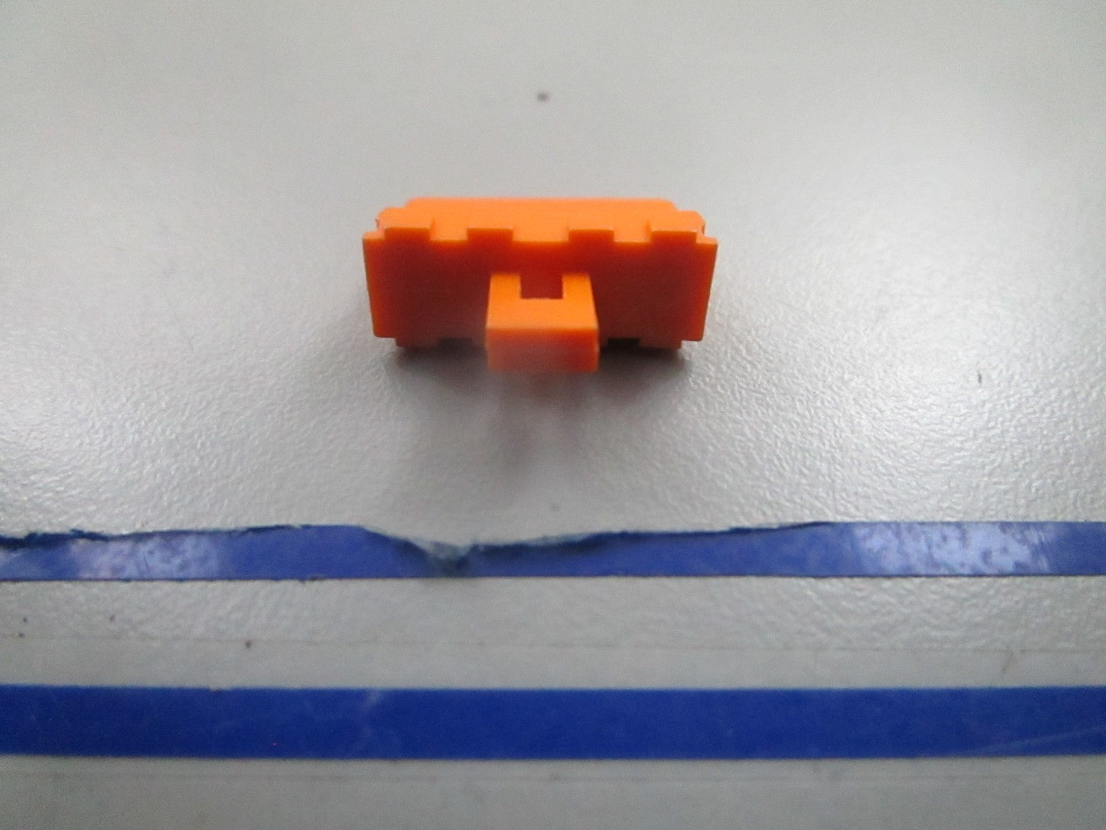 *NEW OEM* 0810 OMC Johnson Evinrude 8P Recipient Lock Wedge 127292 0127292