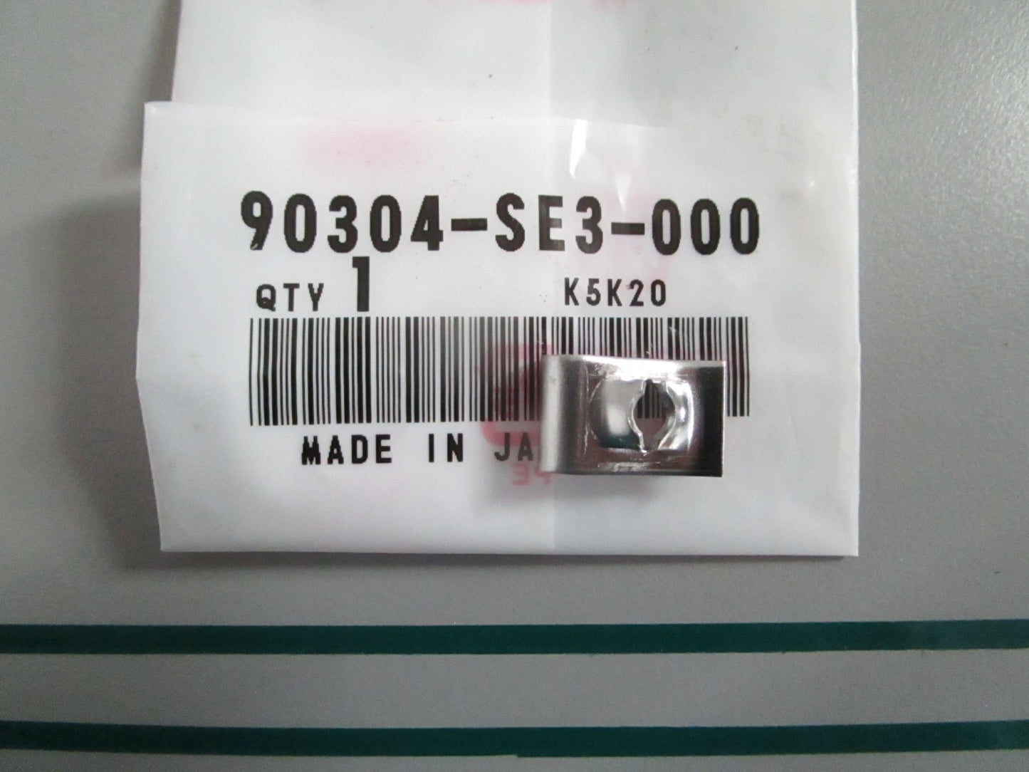 NEW OEM 90304-SE3-000 Honda Clip Nut 0820