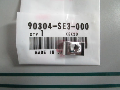 NEW OEM 90304-SE3-000 Honda Clip Nut 0820