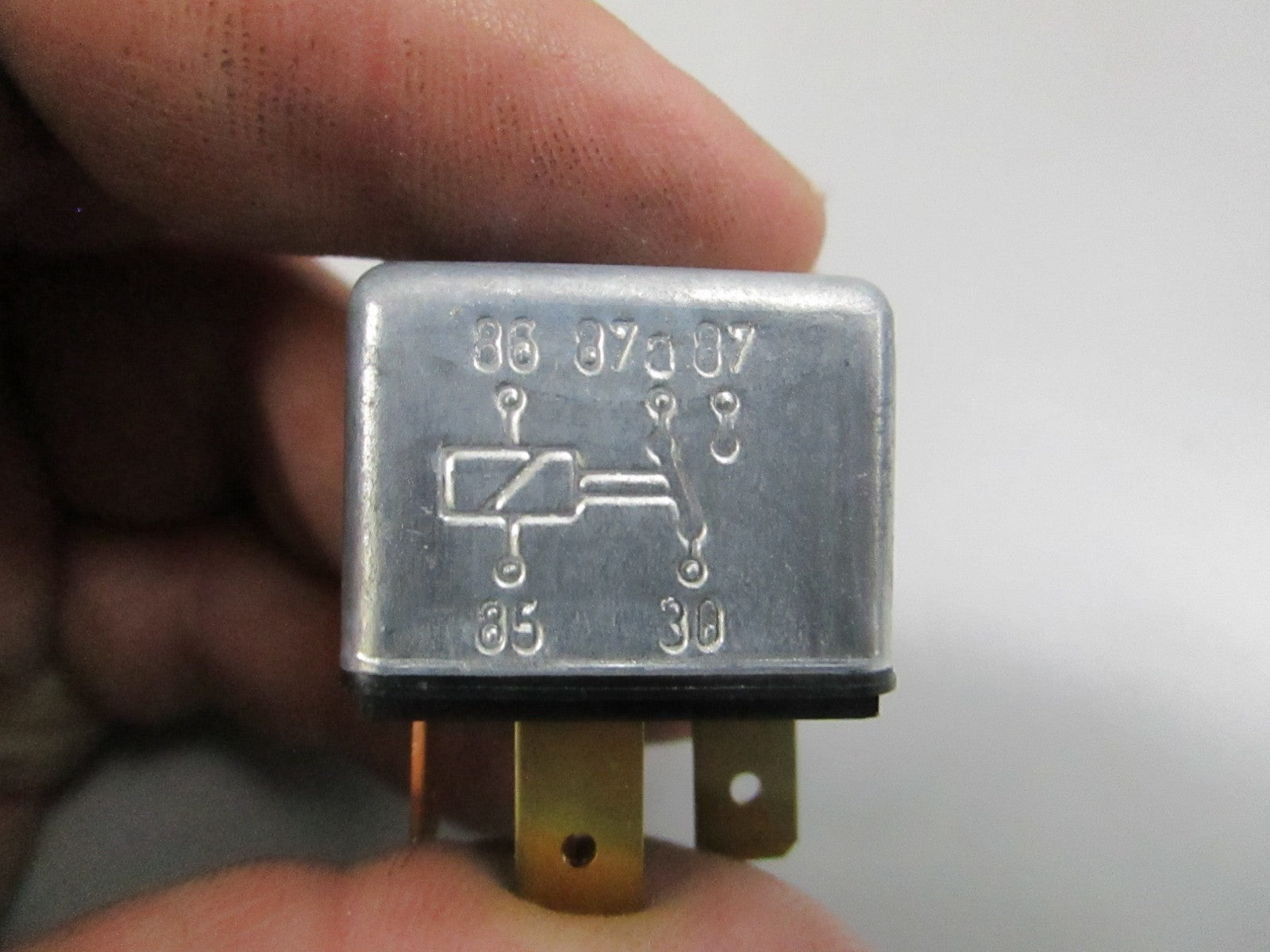 NEW OEM 1504951 Volvo Penta Relay 0810