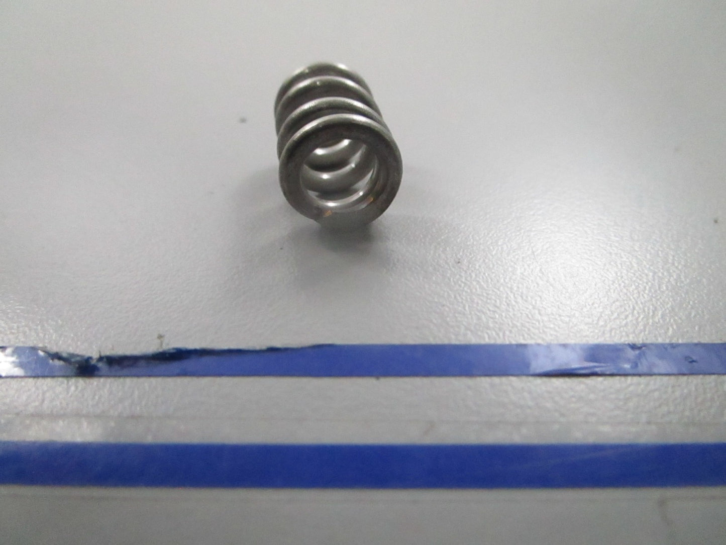 *NEW OEM* 0810 OMC Johnson Evinrude Spring 551113 0551113