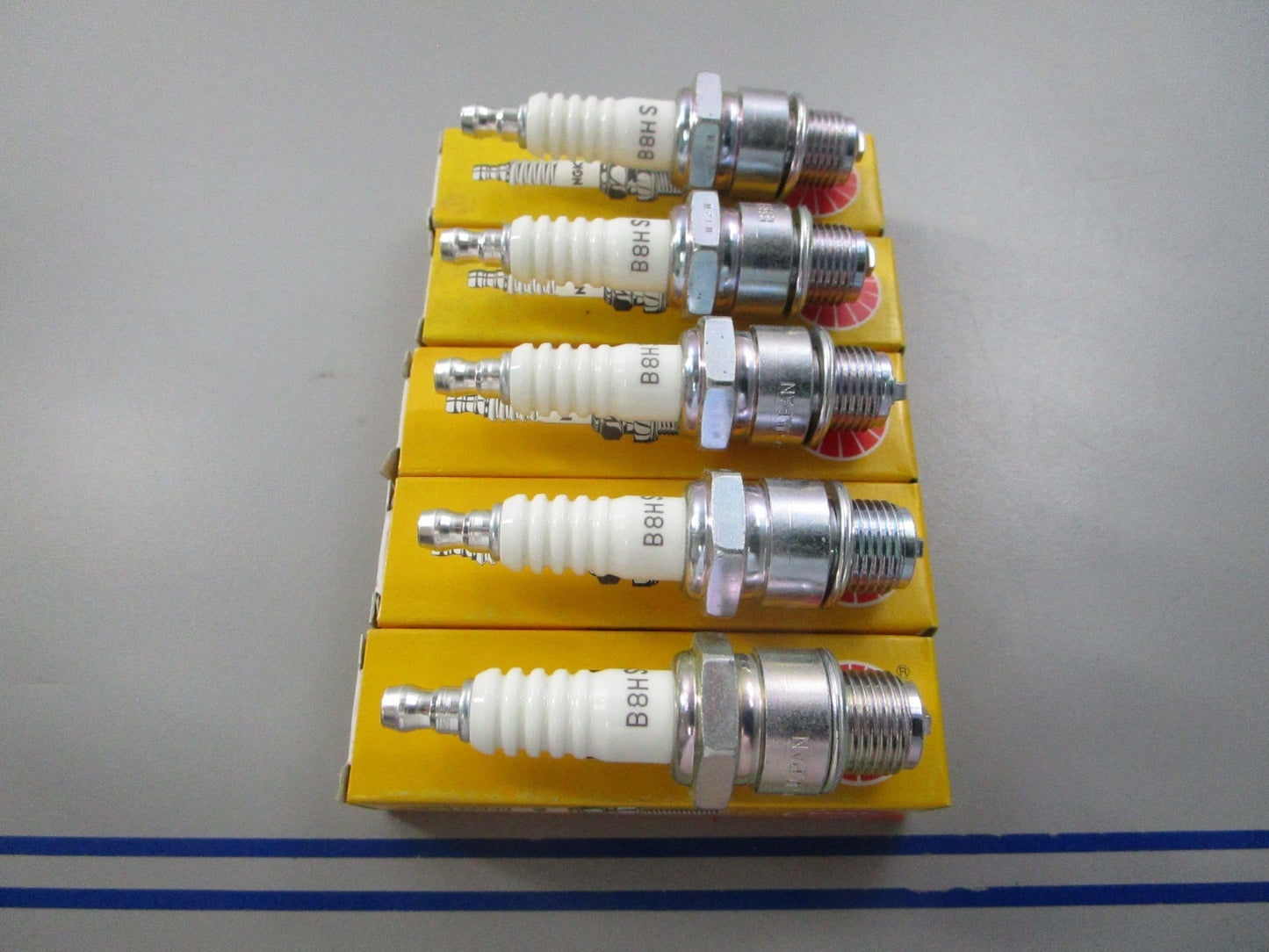 NEW (LOT OF 5) B8HS NGK Spark Plug 0810
