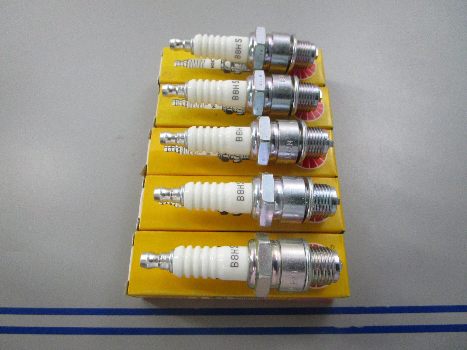 NEW (LOT OF 5) B8HS NGK Spark Plug 0810