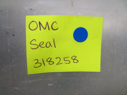 *NEW OEM* 0820 OMC Johnson Evinrude Seal 318258 0318258