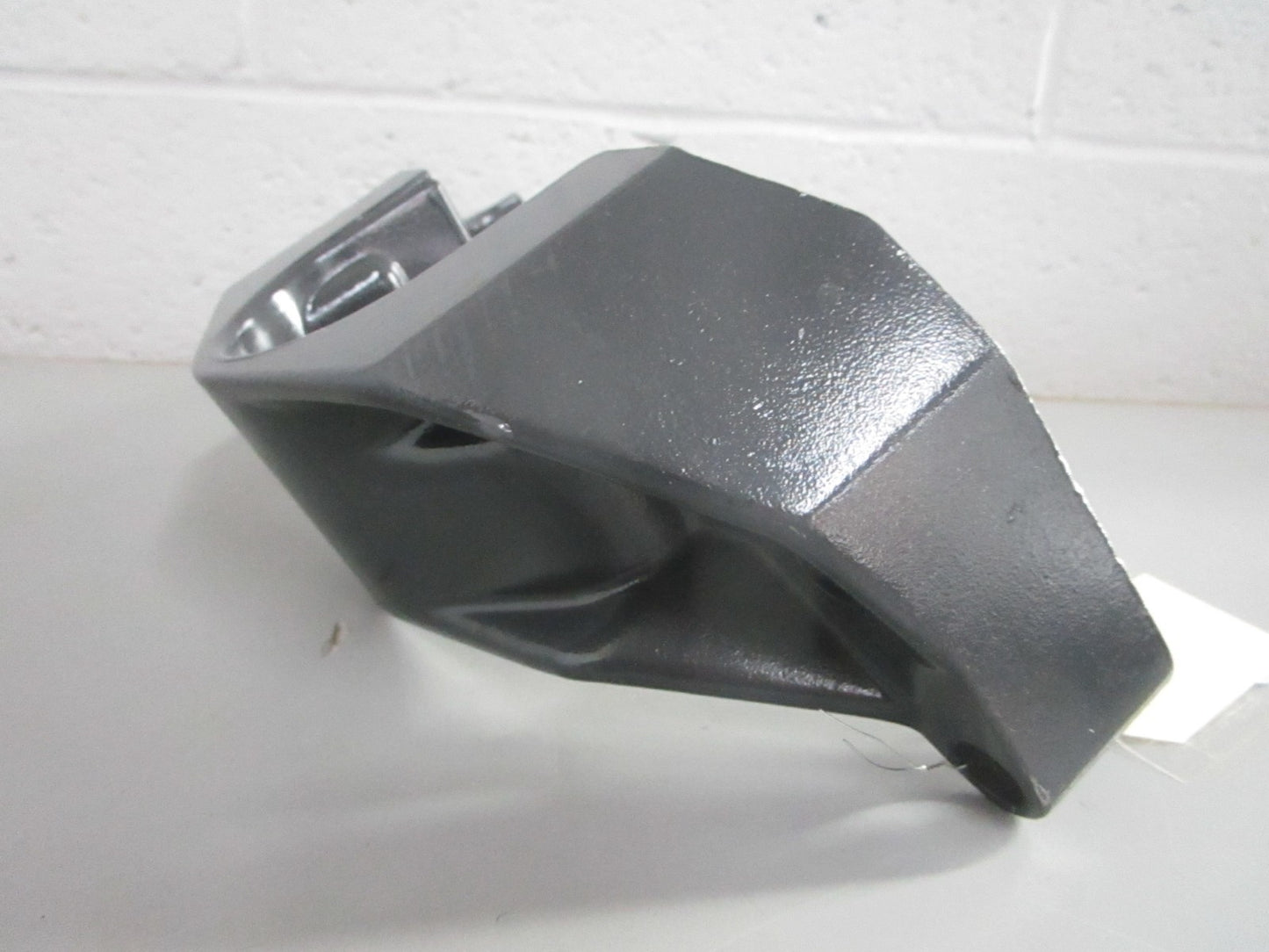 NEW OEM 914495 0914495 OMC Johnson Evinrude Bracket 0820