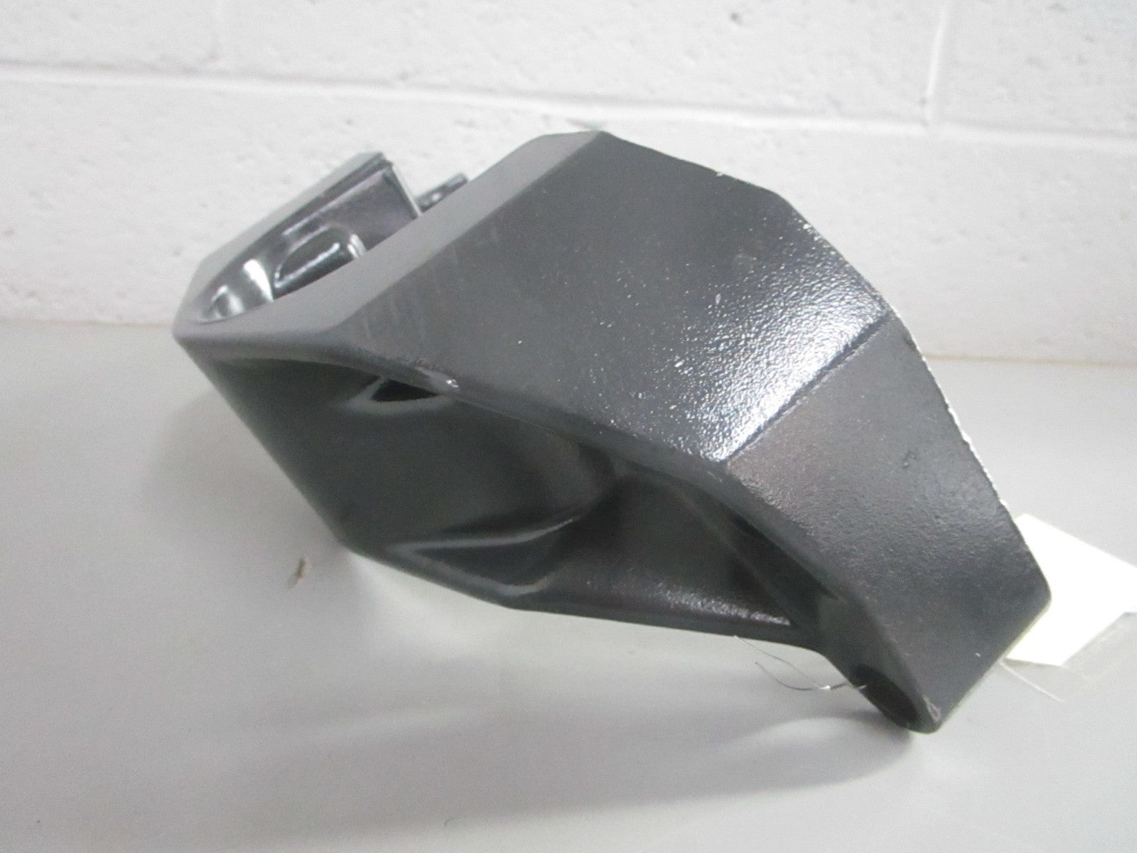 NEW OEM 914495 0914495 OMC Johnson Evinrude Bracket 0820