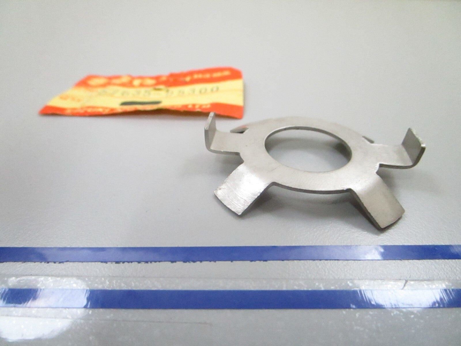 *NEW OEM* 0810 Suzuki Propeller Nut Washer 57635-95300