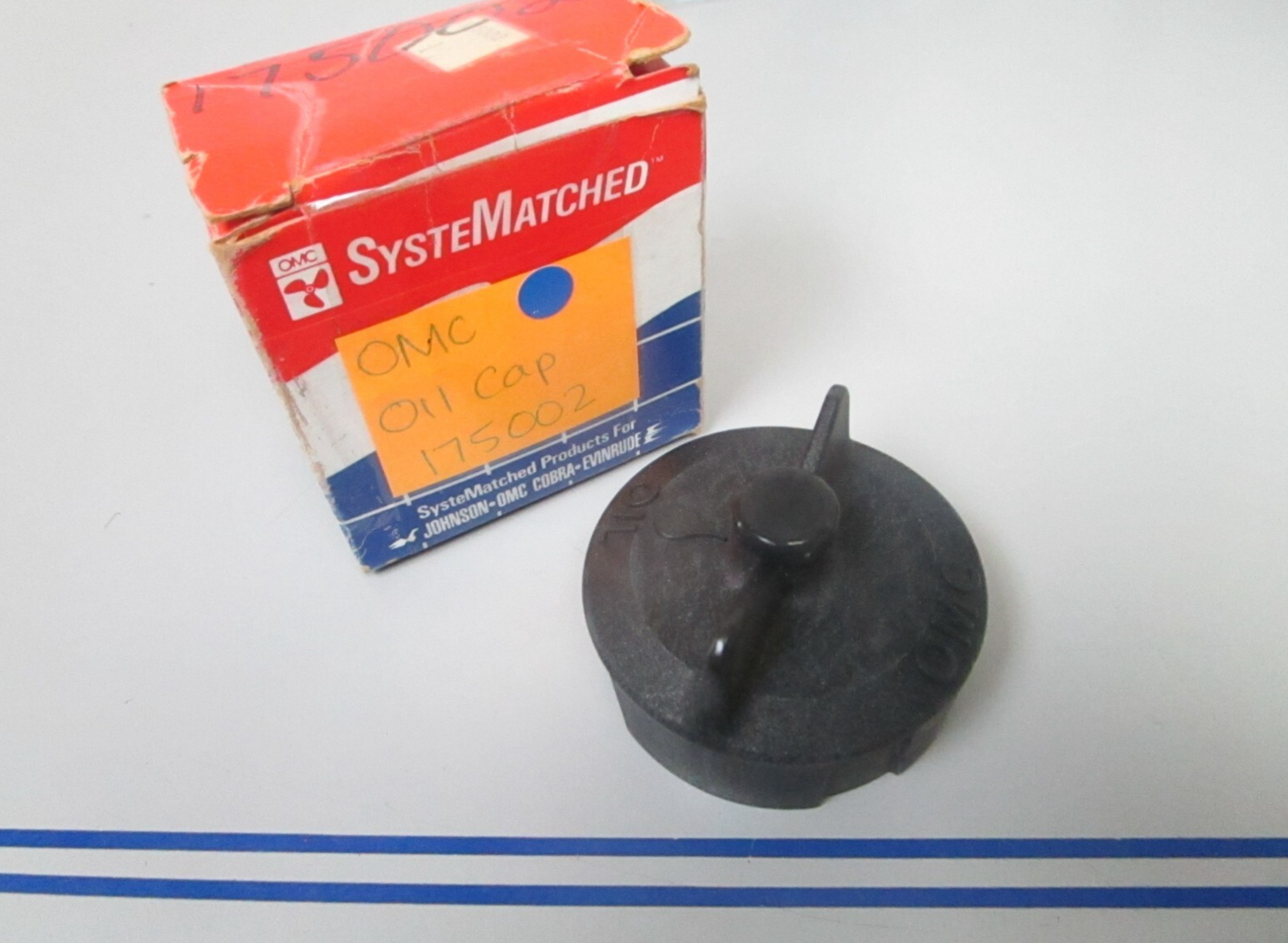 *NEW OEM* 0810 OMC Johnson Evinrude Oil Cap 175002 0175002