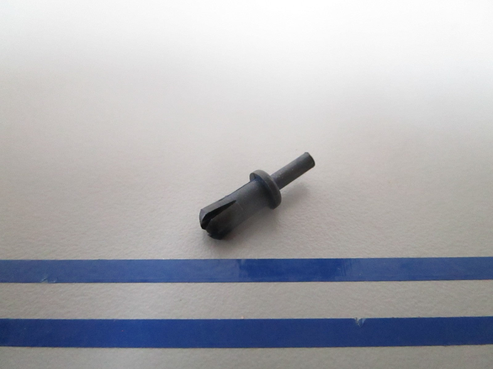 NEW OEM 204089 0204089 OMC Johnson Evinrude Fastener 0810