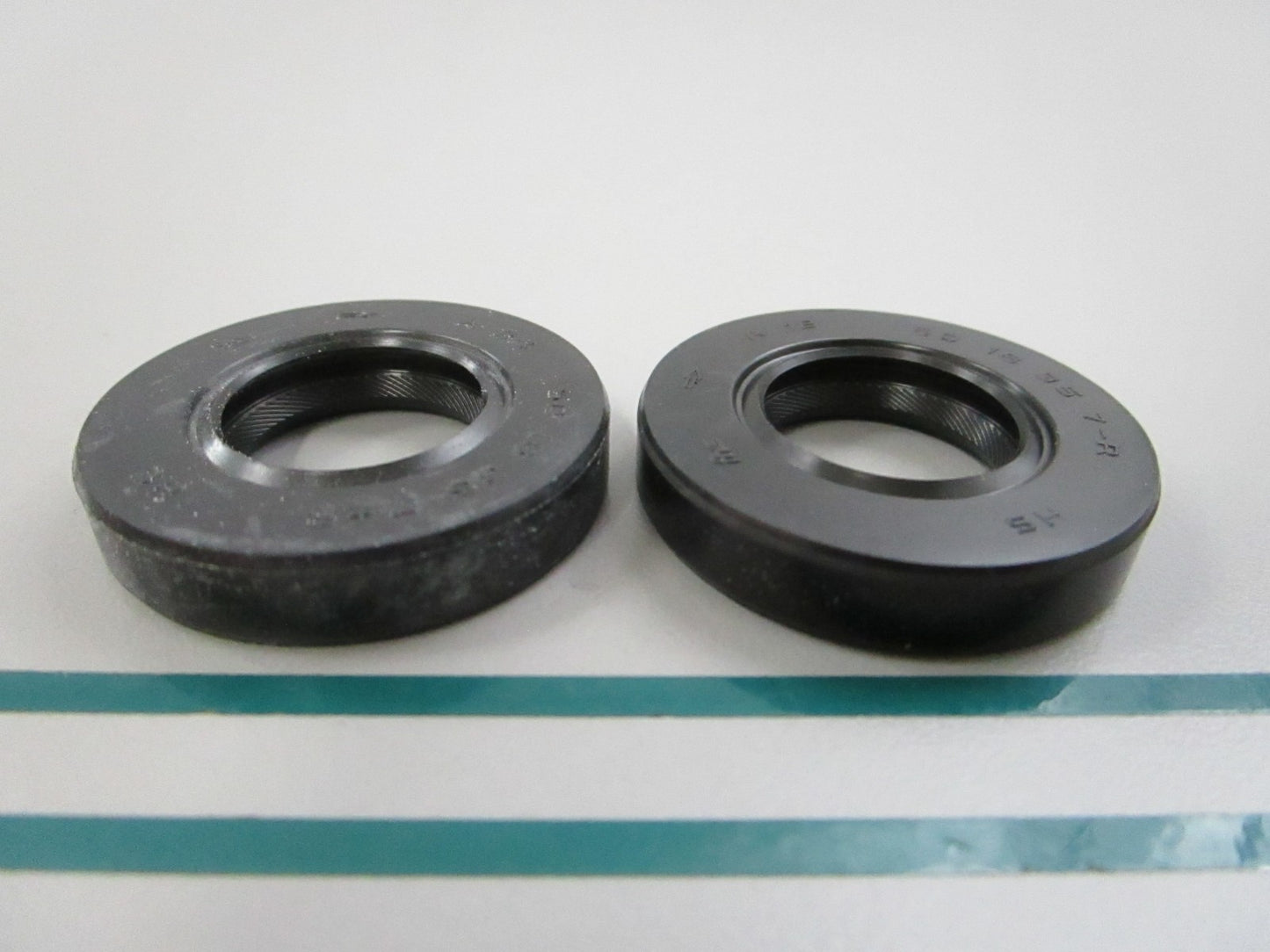 NEW OEM (LOT OF 2) 93102-18M21-00 Yamaha Oil Seal 0810