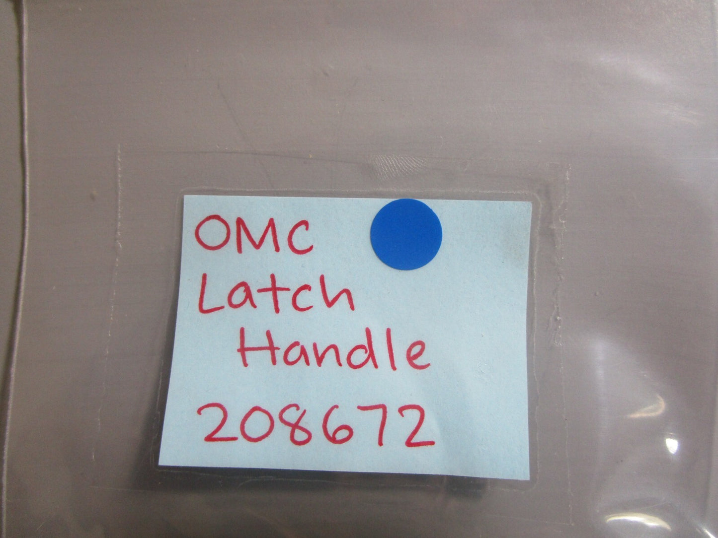 *NEW OEM* 0810 OMC Johnson Evinrude Latch Handle 208672 208672