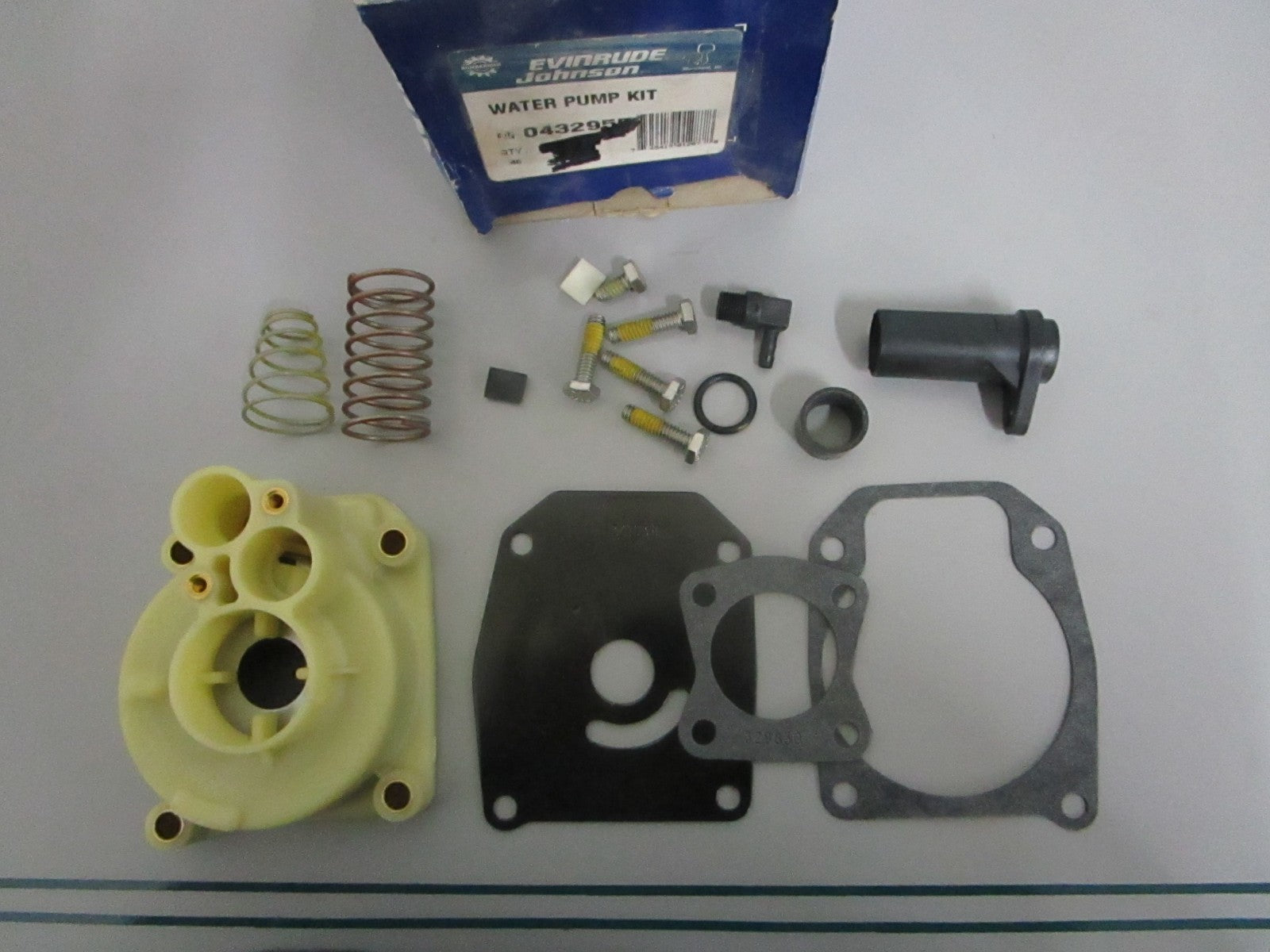 NEW OEM 432955 0432955 OMC Johnson Evinrude Water Pump Kit 0820