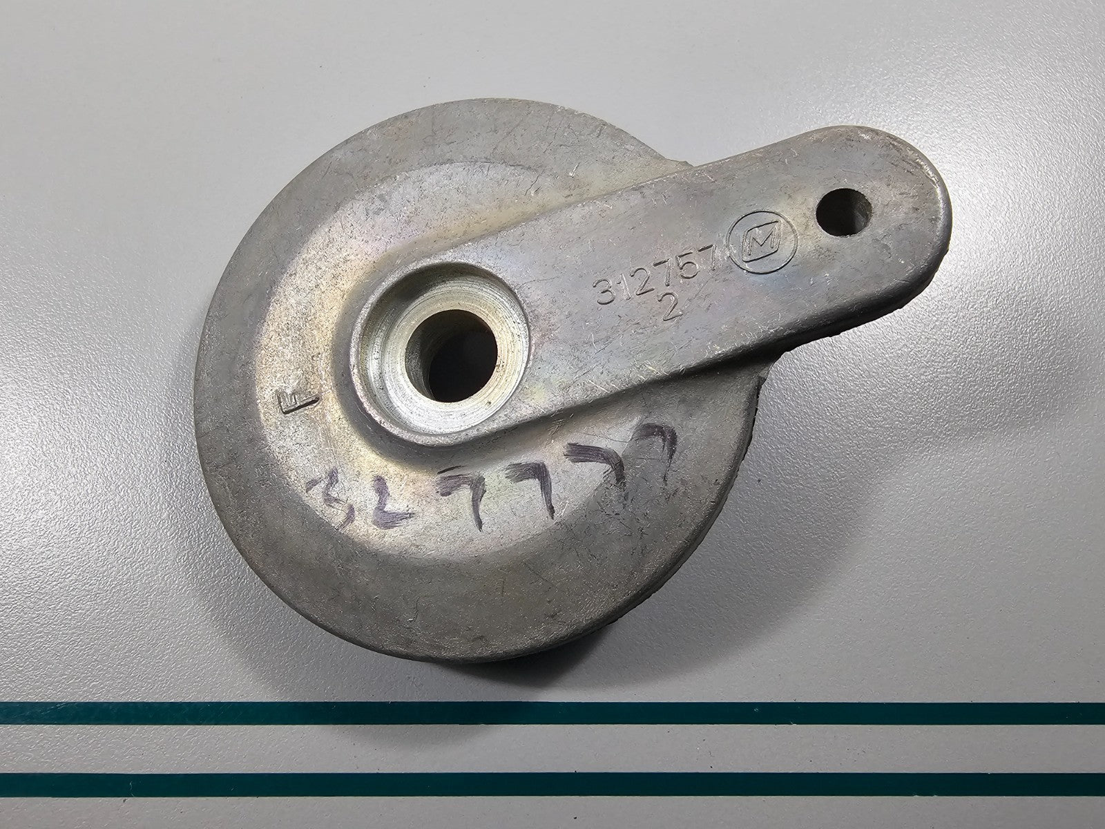 NEW OEM 312757 0312757 OMC Johnson Evinrude Arm Idler Gear 0810