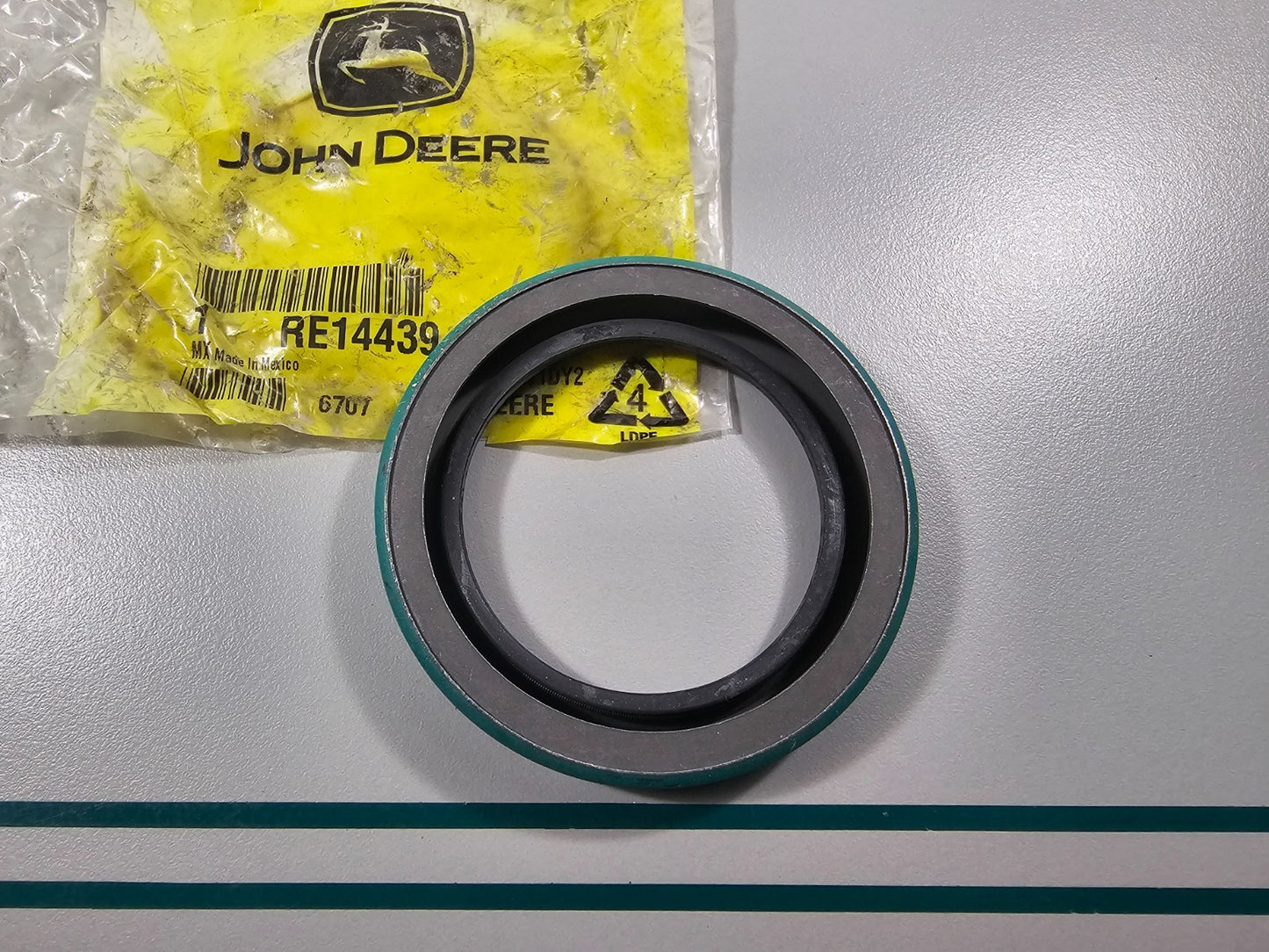 NEW OEM RE14439 John Deere Seal 0810
