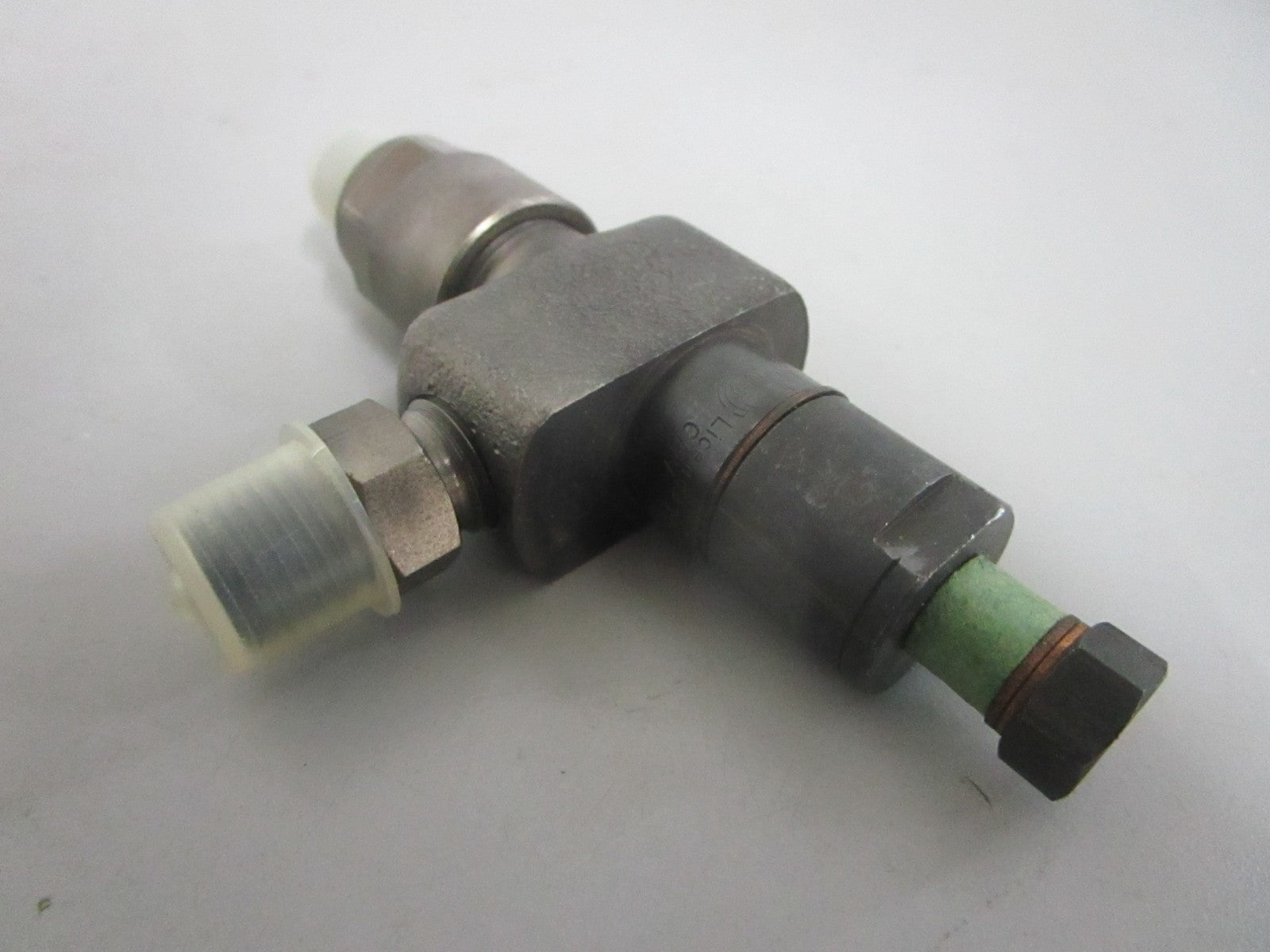 NEW OEM 826577 Volvo Penta Fuel Injector 0820