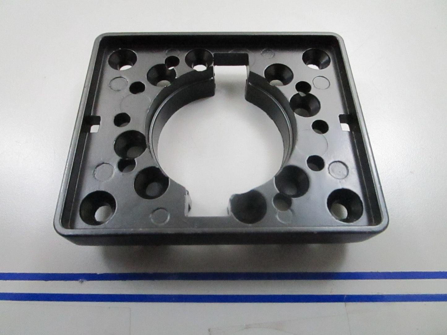 *NEW OEM* 0810 Mercury Quicksilver Bezel Assembly 818513T