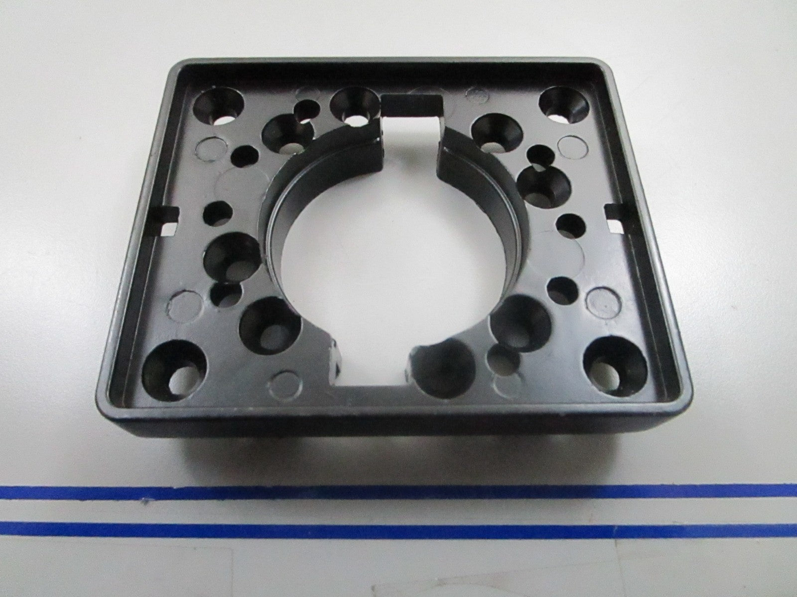 *NEW OEM* 0810 Mercury Quicksilver Bezel Assembly 818513T