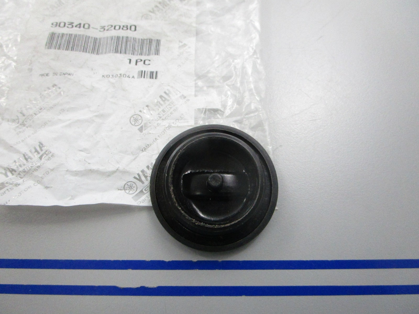 NEW OEM 90340-32080-00 Yamaha Plug 0810