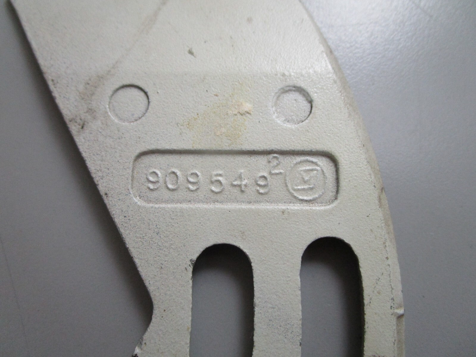 *NEW OEM* 0820 OMC Johnson Evinrude Gearcase Extension 909549 0909549