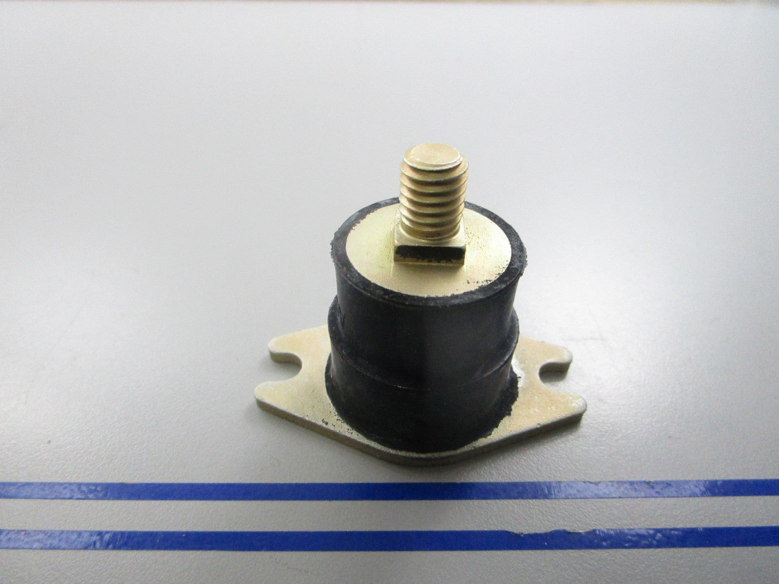 *NEW OEM* 0720 OMC Johnson Evinrude Rubber Mount 778211 0778211