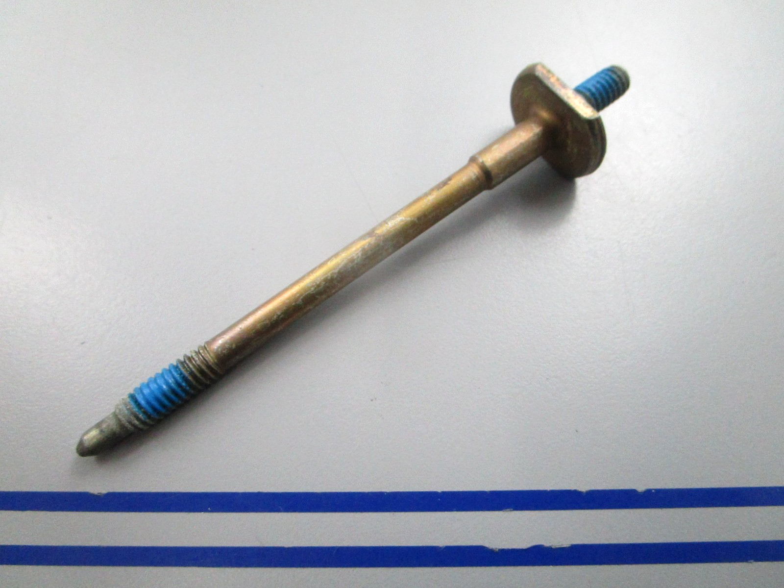 NEW OEM 913625 0913625 OMC Johnson Evinrude Stud 0810