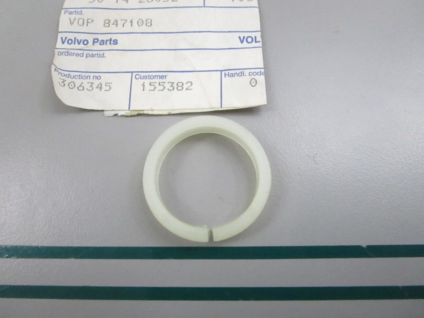 NEW OEM 847108 Volvo Penta Retainer Ring 0810
