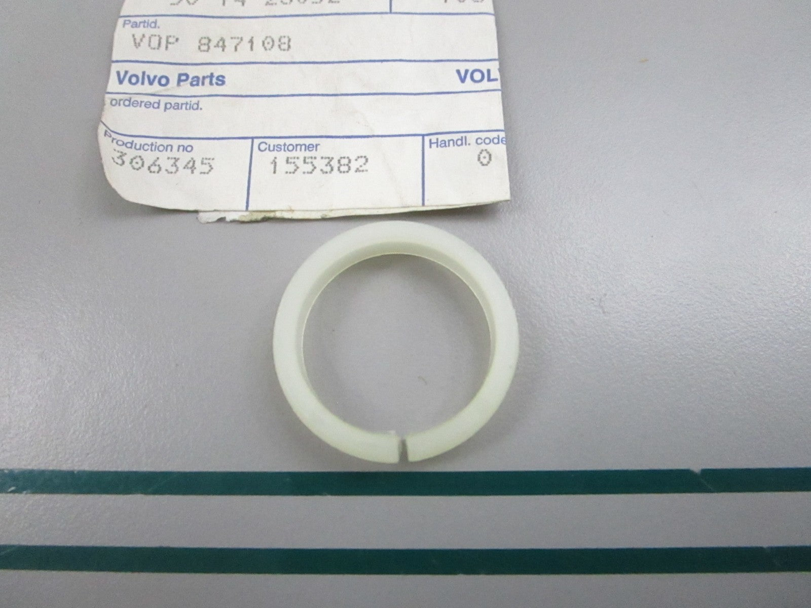 NEW OEM 847108 Volvo Penta Retainer Ring 0810