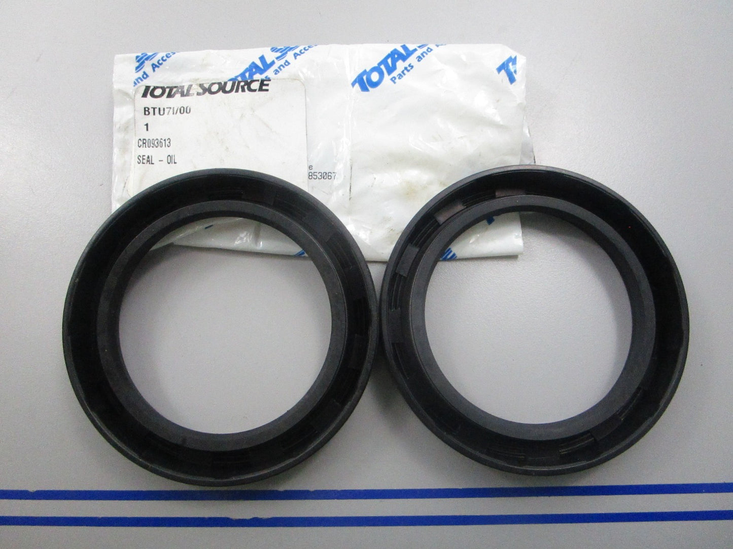 NEW (LOT OF 2) CR093613 For: Crown Total Source Oil Seal 0810