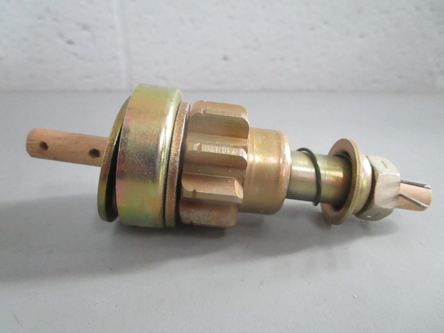 NEW OEM 384785 0384785 480219 OMC Johnson Evinrude Starter Drive 0820