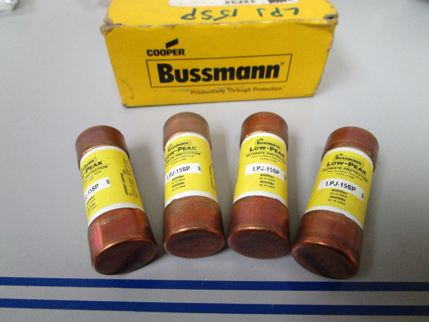 NEW OEM LPJ-15SP Bussman Low-Peak Dual Element Time Delay Fuse (LOT OF 4) 0720