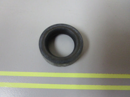 *NEW OEM* 0810 OMC Johnson Evinrude Seal 312389 0312389