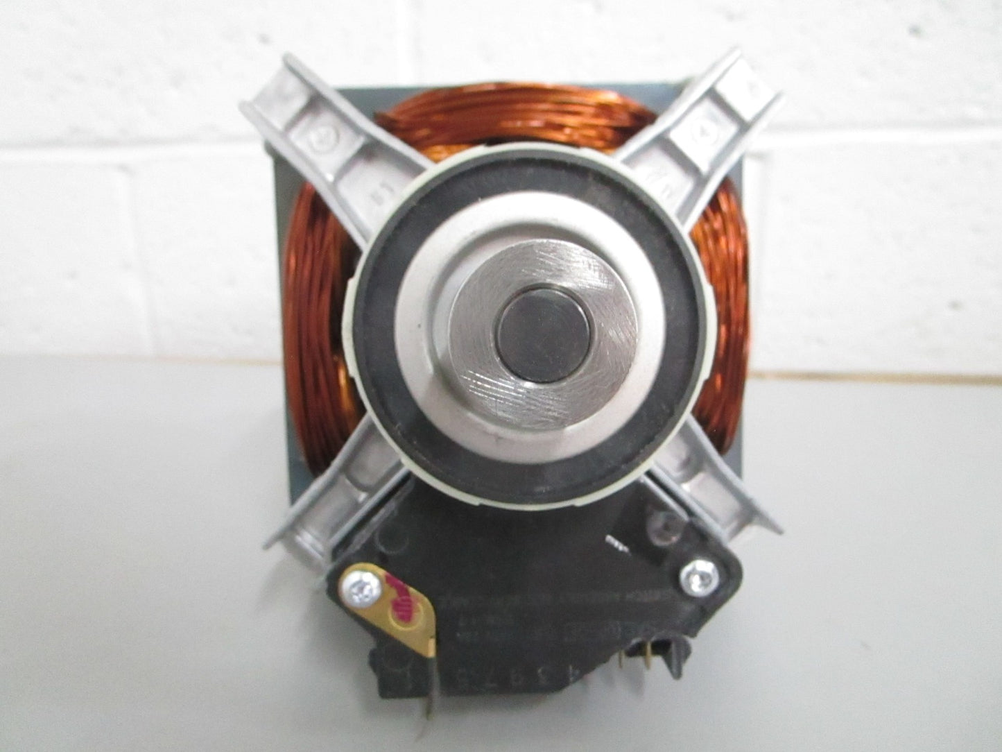 *NEW OEM* 0820 Electrolux Motor & Pulley 131560100