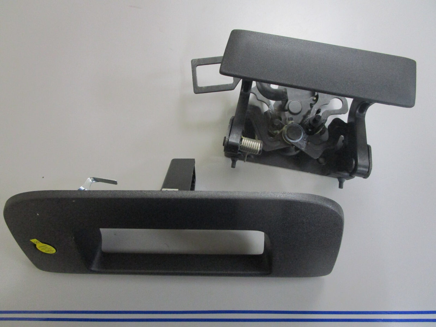 *NEW OEM* 0820 GM Tail Gate Lock Package 1782393