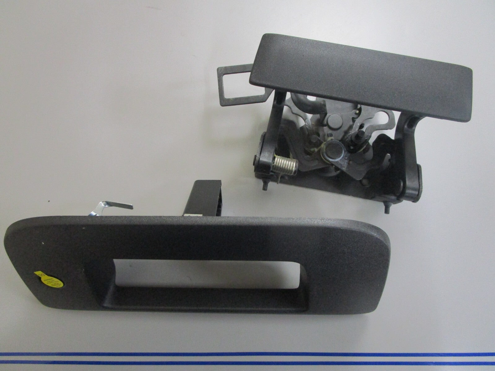 *NEW OEM* 0820 GM Tail Gate Lock Package 1782393