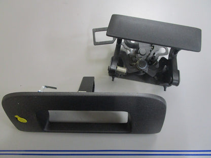 *NEW OEM* 0820 GM Tail Gate Lock Package 1782393