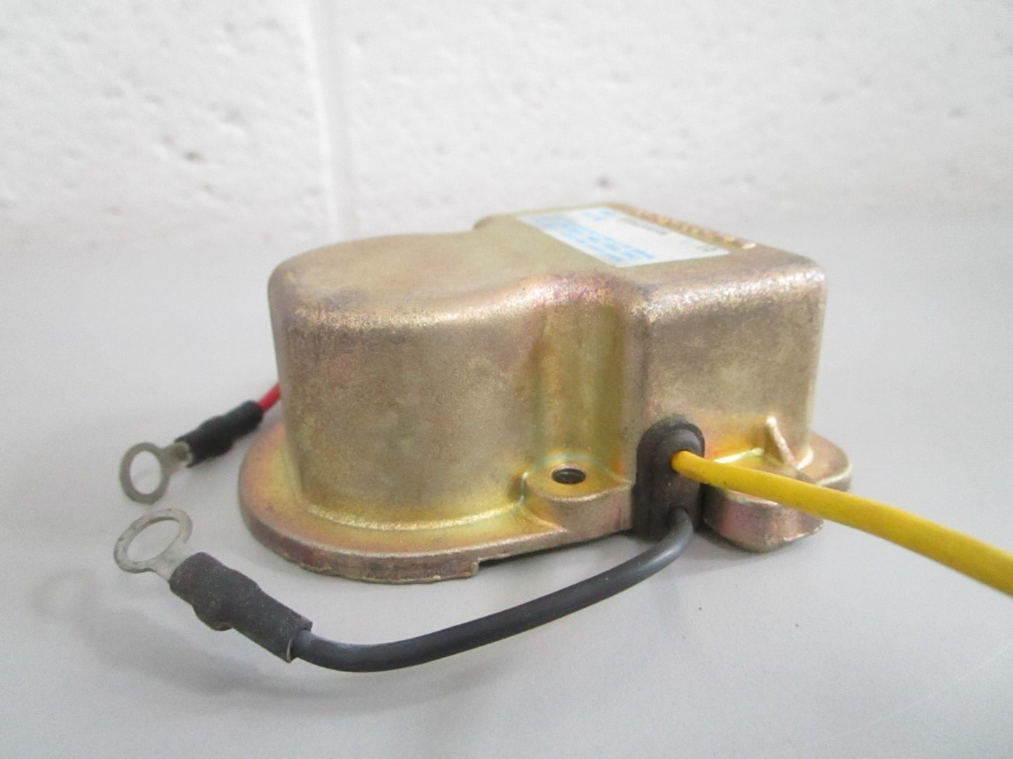 NEW OEM 5-207 8RG2009A Motorola 12V Regulator 0820