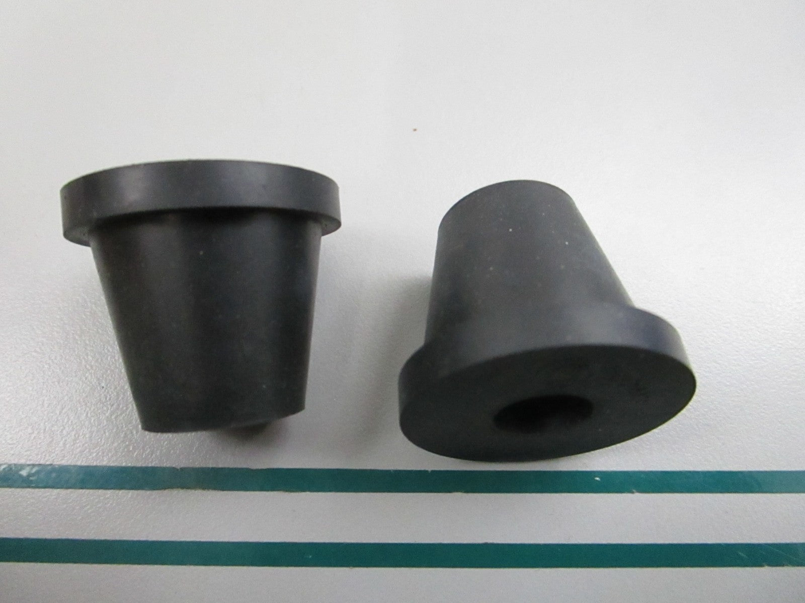 NEW OEM (LOT OF 2) 332413 00332413 OMC Johnson Evinrude Mount 0810
