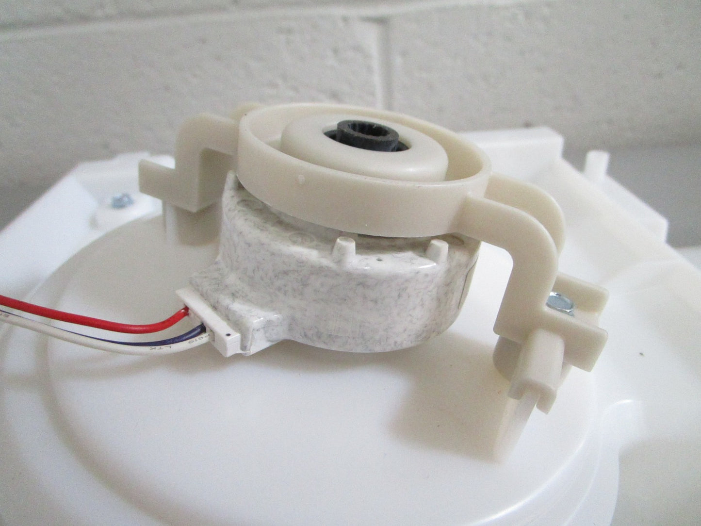 Whirlpool W11233380 Refrigerator Fan NOS Genuine Factory Part NEW OEM 0820
