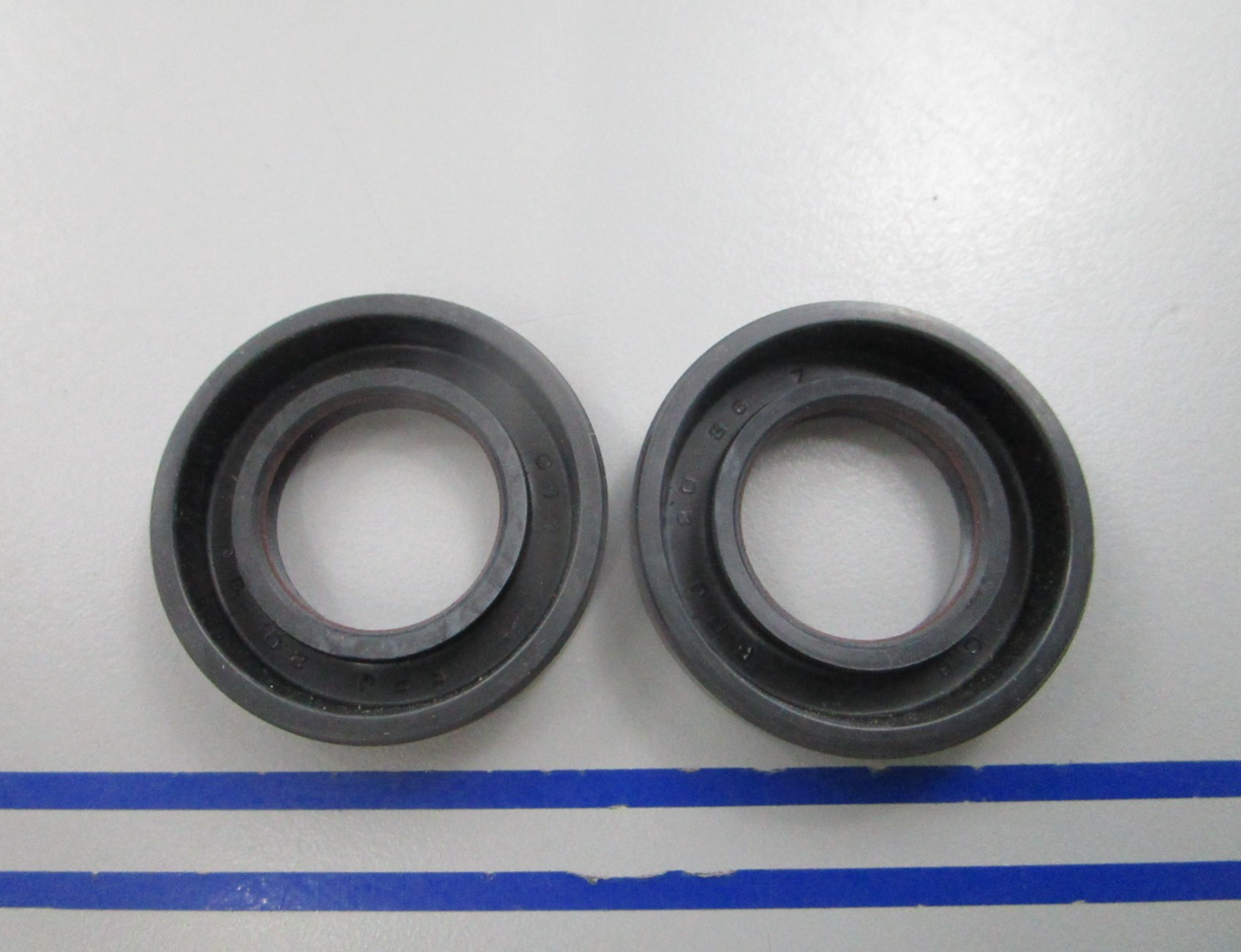 NEW OEM (LOT OF 2) 26-82243M Yamaha Mariner Seal 0810
