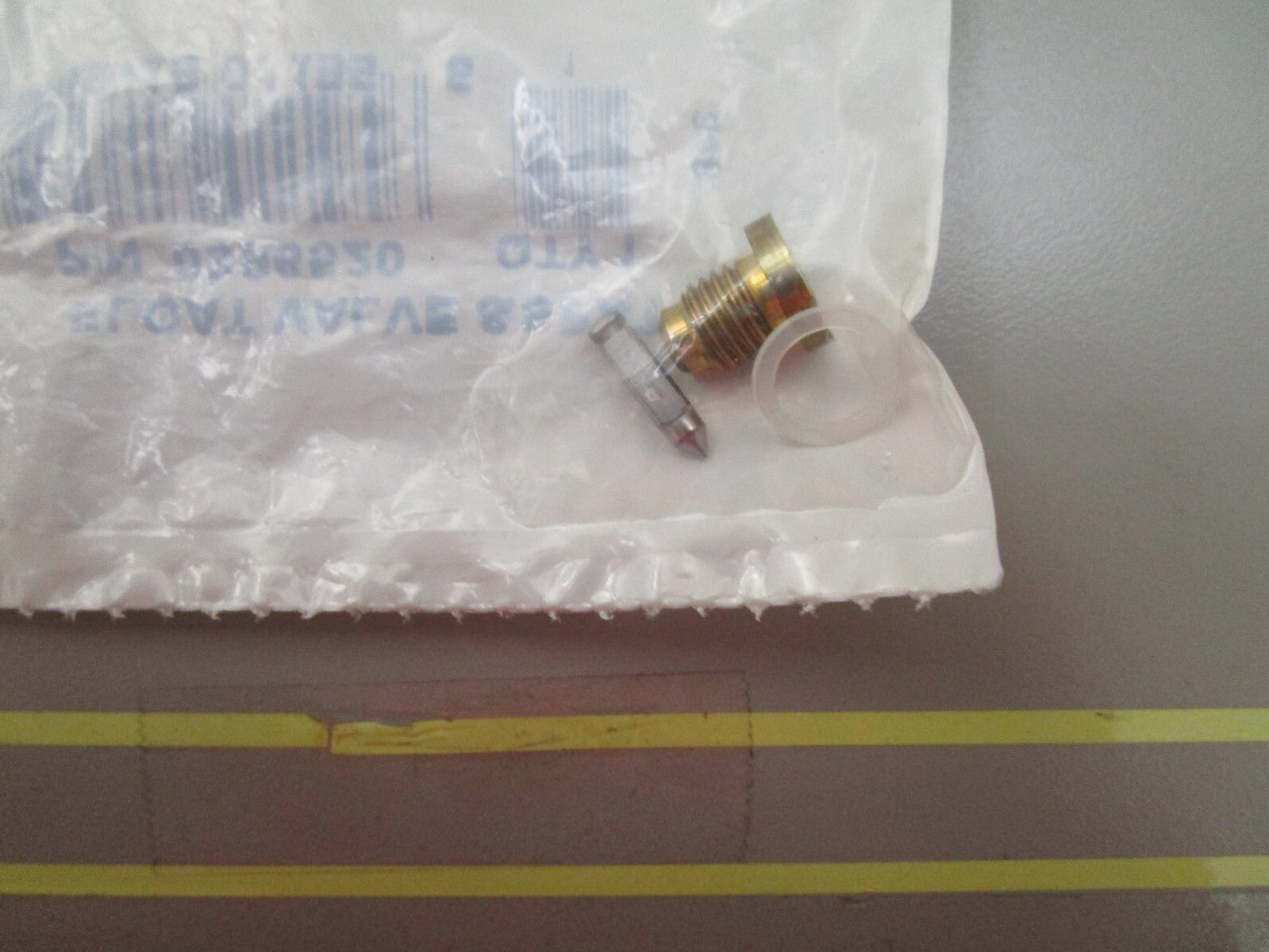 *NEW OEM* 0810 OMC Johnson Evinrude Float Valve & Seat 396520 0396520